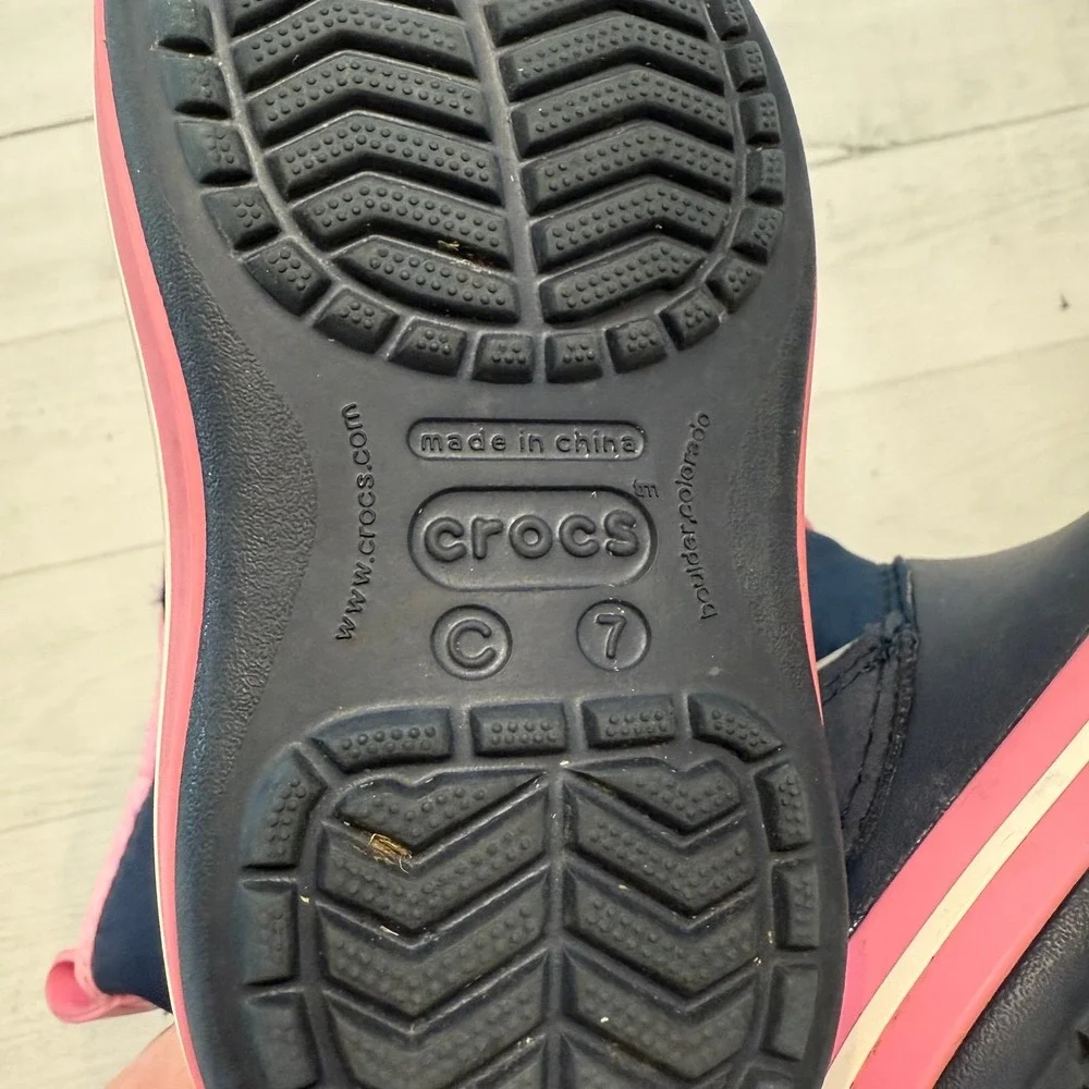 Crocs girls navy blue pink snow boots‎ child size 7